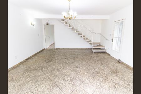 Casa à venda com 167m², 3 quartos e 4 vagasSala