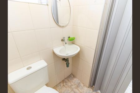 Casa à venda com 167m², 3 quartos e 4 vagasCasa 2 - Banheiro de serviço 