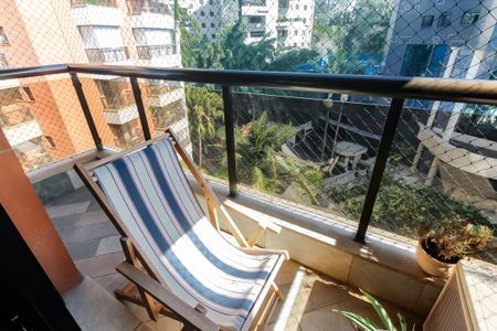 Apartamento à venda com 221m², 3 quartos e 3 vagasVaranda - Suíte 2