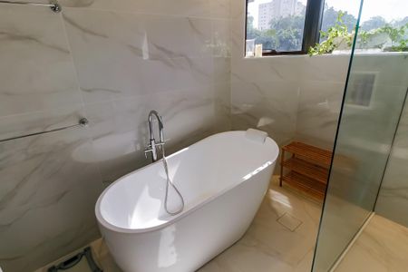 Apartamento à venda com 221m², 3 quartos e 3 vagasBanheiro da Suíte 3 - banheira