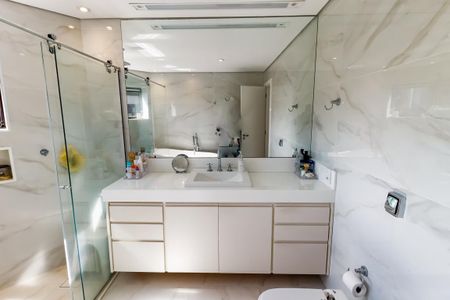 Apartamento à venda com 221m², 3 quartos e 3 vagasBanheiro da Suíte 3