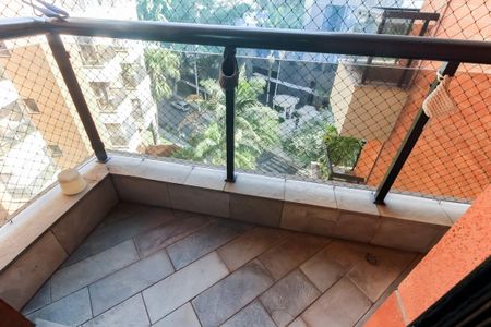 Apartamento à venda com 221m², 3 quartos e 3 vagasVaranda - Suíte 1