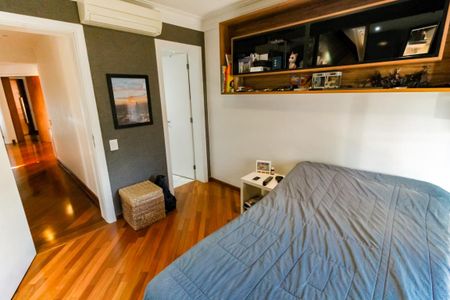 Apartamento à venda com 221m², 3 quartos e 3 vagasSuíte 2