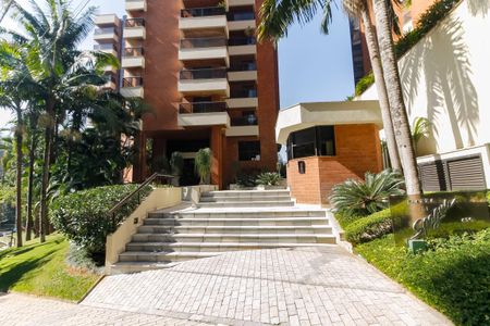 Apartamento à venda com 221m², 3 quartos e 3 vagasFachada e portaria