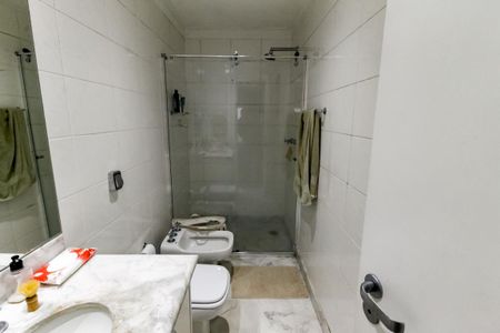 Apartamento à venda com 221m², 3 quartos e 3 vagasBanheiro da Suíte 2