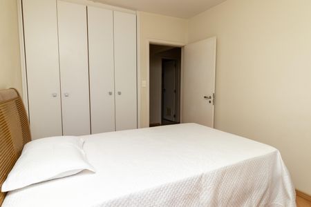 Apartamento à venda com 135m², 4 quartos e 1 vagaQuarto 2