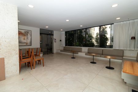 Apartamento à venda com 135m², 4 quartos e 1 vagaÁrea comum - Hall de Entrada