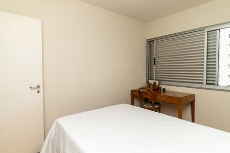 Apartamento à venda com 135m², 4 quartos e 1 vagaQuarto 2