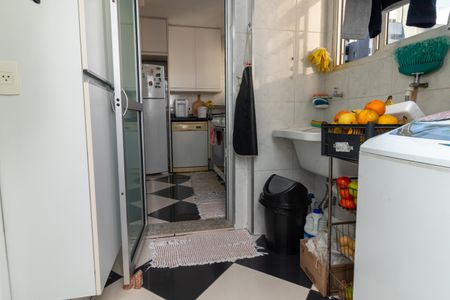 Apartamento à venda com 135m², 4 quartos e 1 vagaÁrea de Serviço