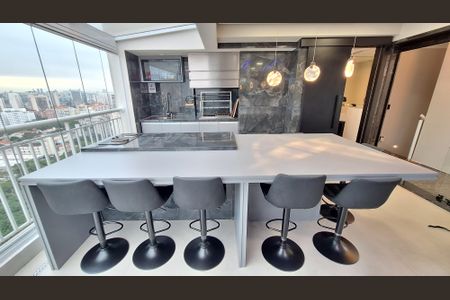 Apartamento à venda com 190m², 3 quartos e 3 vagasVaranda 2