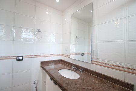 Apartamento à venda com 256m², 3 quartos e 2 vagasBanheiro da suíte 1