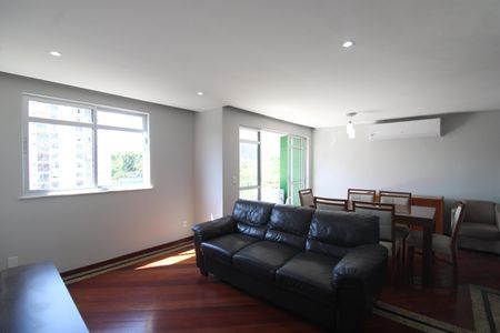 Sala de apartamento para alugar com 3 quartos, 256m² em Pechincha, Rio de Janeiro