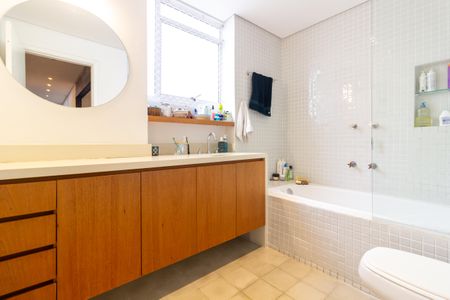 Apartamento à venda com 135m², 2 quartos e sem vagaBanheiro