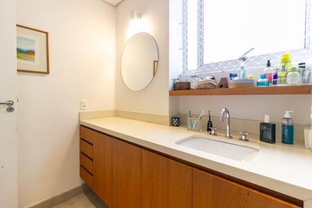 Apartamento à venda com 135m², 2 quartos e sem vagaBanheiro