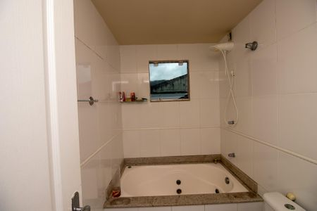 Casa à venda com 140m², 3 quartos e 1 vagaBanheiro quarto 2