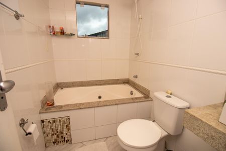 Casa à venda com 140m², 3 quartos e 1 vagaBanheiro quarto 2