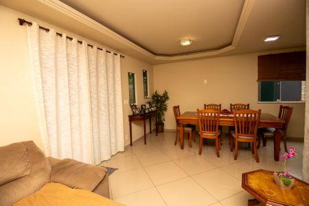 Casa à venda com 140m², 3 quartos e 1 vagaSala