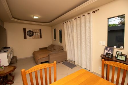 Casa à venda com 140m², 3 quartos e 1 vagaSala