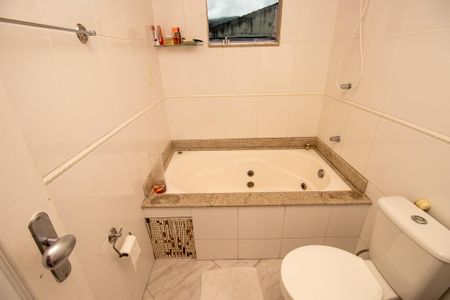 Casa à venda com 140m², 3 quartos e 1 vagaBanheiro quarto 2