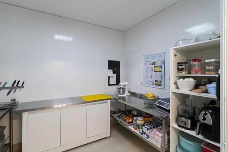 Casa à venda com 380m², 4 quartos e 4 vagas Casa à venda com 380m², 4 quartos e 4 vagasCozinha