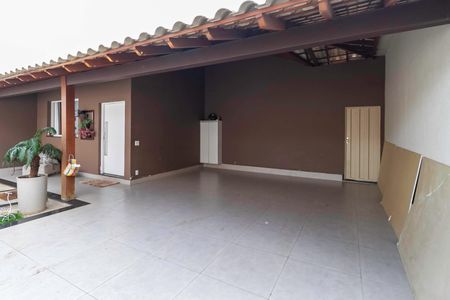 Casa à venda com 380m², 4 quartos e 4 vagas Casa à venda com 380m², 4 quartos e 4 vagasGaragem