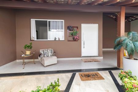 Casa à venda com 380m², 4 quartos e 4 vagas Casa à venda com 380m², 4 quartos e 4 vagasEntrada