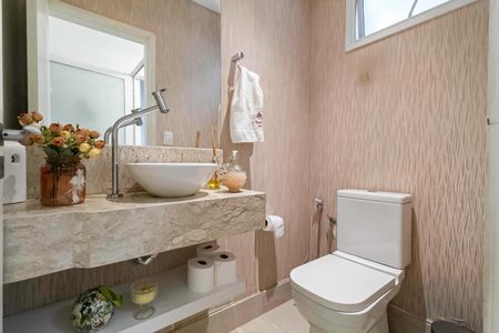 Casa à venda com 380m², 4 quartos e 4 vagas Casa à venda com 380m², 4 quartos e 4 vagasLavabo