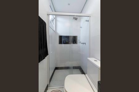 Casa à venda com 380m², 4 quartos e 4 vagas Casa à venda com 380m², 4 quartos e 4 vagasBanheiro da suíte 1