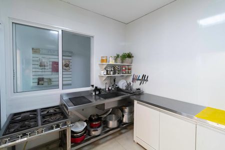 Casa à venda com 380m², 4 quartos e 4 vagas Casa à venda com 380m², 4 quartos e 4 vagasCozinha