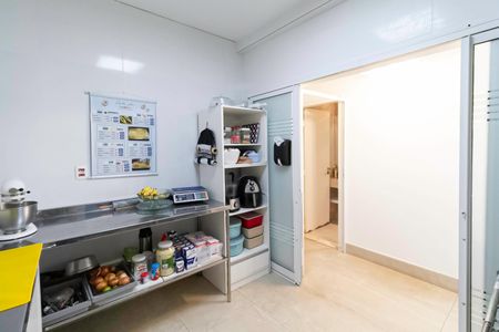 Casa à venda com 380m², 4 quartos e 4 vagas Casa à venda com 380m², 4 quartos e 4 vagasCozinha