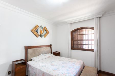 Casa à venda com 354m², 4 quartos e 4 vagas Casa à venda com 354m², 4 quartos e 4 vagasSuíte