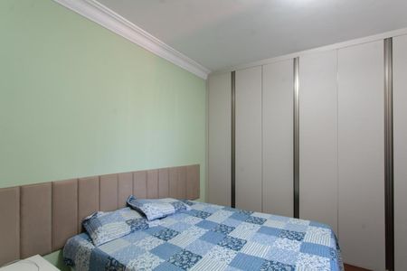 Casa à venda com 354m², 4 quartos e 4 vagas Casa à venda com 354m², 4 quartos e 4 vagasQuarto 3