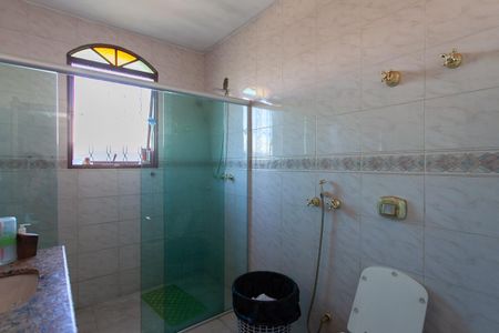 Casa à venda com 354m², 4 quartos e 4 vagas Casa à venda com 354m², 4 quartos e 4 vagasBanheiro Social 1