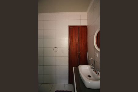 Casa à venda com 239m², 3 quartos e 4 vagasBanheiro Social