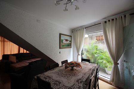 Casa à venda com 239m², 3 quartos e 4 vagasSala