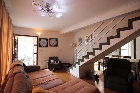 Casa à venda com 239m², 3 quartos e 4 vagasSala