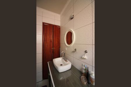 Casa à venda com 239m², 3 quartos e 4 vagasBanheiro Social