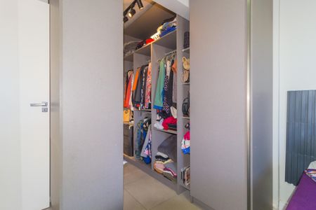 Apartamento à venda com 62m², 2 quartos e 1 vaga Apartamento à venda com 62m², 2 quartos e 1 vagaCloset Quarto