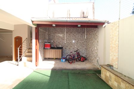 Casa à venda com 181m², 3 quartos e 6 vagasÁrea Comum