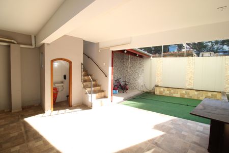 Casa à venda com 181m², 3 quartos e 6 vagasÁrea Comum