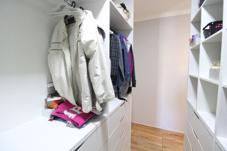 Casa à venda com 181m², 3 quartos e 6 vagasCloset do quarto 1