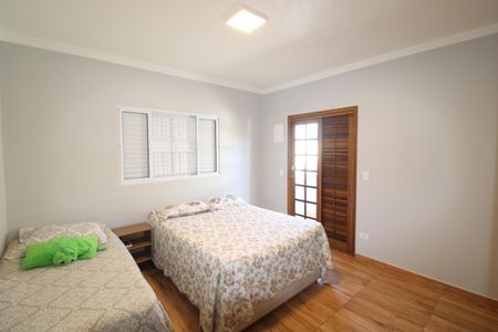 Casa à venda com 181m², 3 quartos e 6 vagasQuarto 1