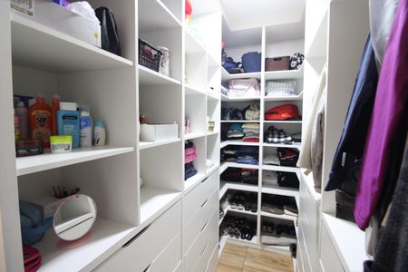 Casa à venda com 181m², 3 quartos e 6 vagasCloset do quarto 1