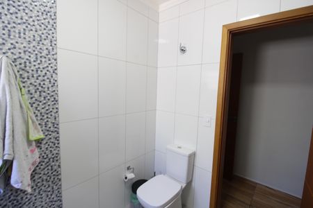 Casa à venda com 181m², 3 quartos e 6 vagasBanheiro do Quarto 1