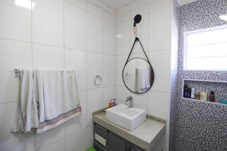 Casa à venda com 181m², 3 quartos e 6 vagasBanheiro do Quarto 1