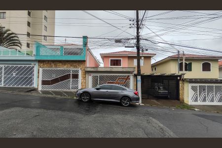 Casa à venda com 122m², 3 quartos e 2 vagas Casa à venda com 122m², 3 quartos e 2 vagasFachada