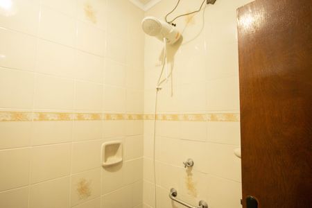 Casa à venda com 182m², 4 quartos e 2 vagas Casa à venda com 182m², 4 quartos e 2 vagasBanheiro de Serviço