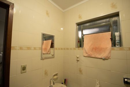 Casa à venda com 182m², 4 quartos e 2 vagas Casa à venda com 182m², 4 quartos e 2 vagasBanheiro de Serviço