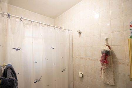 Casa à venda com 182m², 4 quartos e 2 vagas Casa à venda com 182m², 4 quartos e 2 vagasBanheiro da Suíte