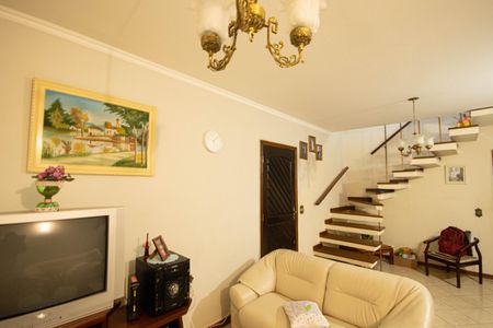 Casa à venda com 182m², 4 quartos e 2 vagas Casa à venda com 182m², 4 quartos e 2 vagasSala